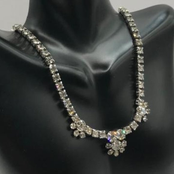 Vintage Garne Jewelry Rhinestone Necklace paired with Stud Earrings - Picture 2 of 10